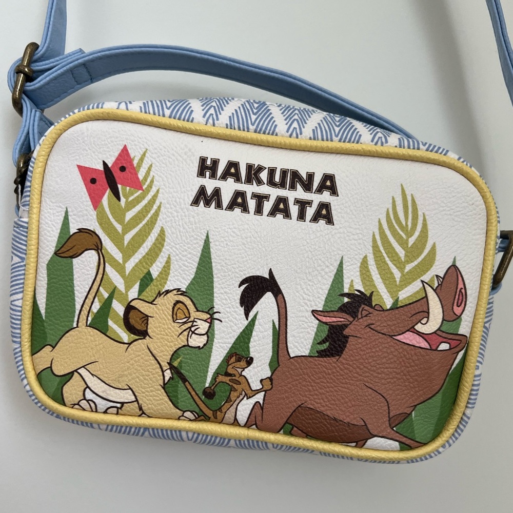 Adorable Loungefly Disney’s The Lion King Crossbody Bag. Never used.